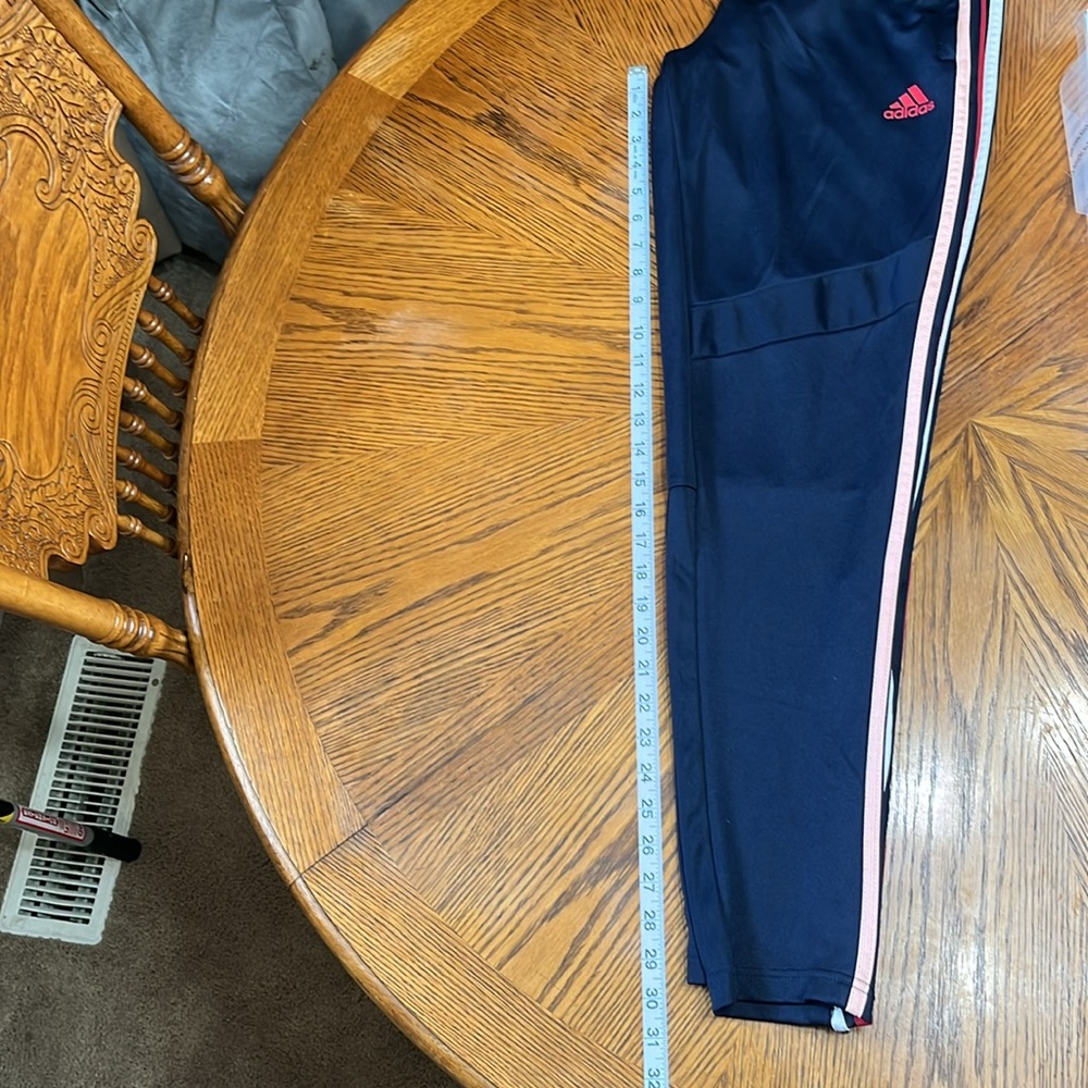 Adidas • Joggers - Picture 8 of 8